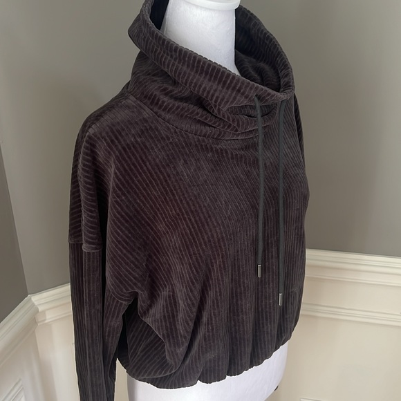 NWT 🖤UGG🖤 RTW pullover top - Picture 15 of 16